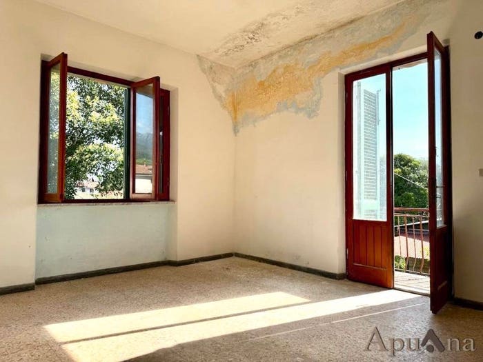 Casa con 6 locali in vendita in Centro, Massa