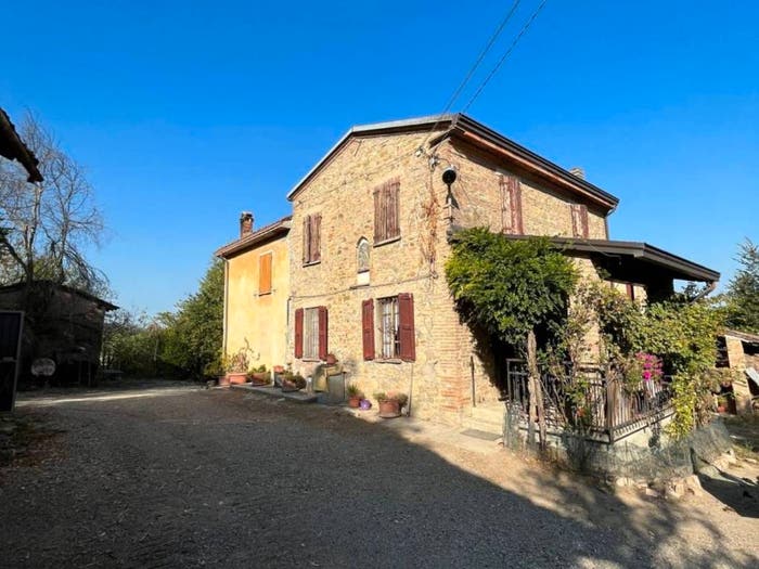 Casa con 6 locali in vendita in Castell'Arquato