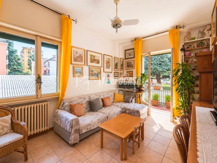 Appartamento trilocale in vendita in Via Lorenteggio, Giambellino, Milano