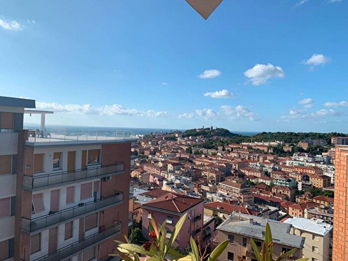 Appartamento trilocale in vendita in Via Rodi, Borgo Rodi, Ancona