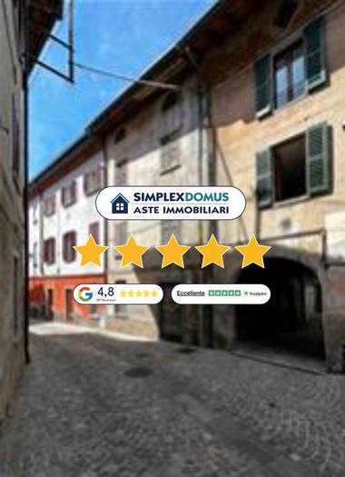 Appartamento con 6 locali in vendita in Via Mentana, Albavilla