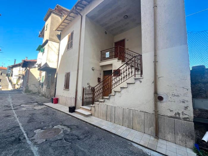 Appartamento quadrilocale in vendita in Via Silvio Pellico, Vasanello