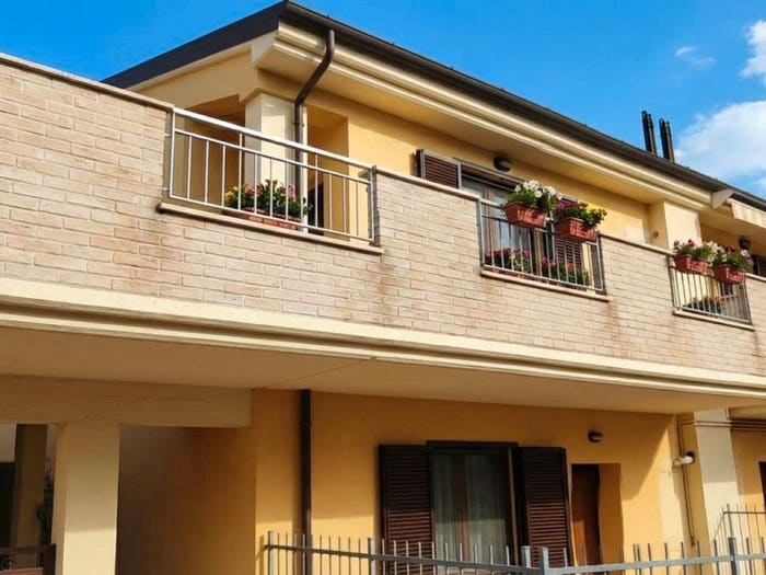 Appartamento trilocale in vendita in Via Novembre, Monte San Vito