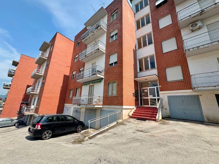 Appartamento con 6 locali in vendita in VIA DON MINZONI, Centro, Fabriano