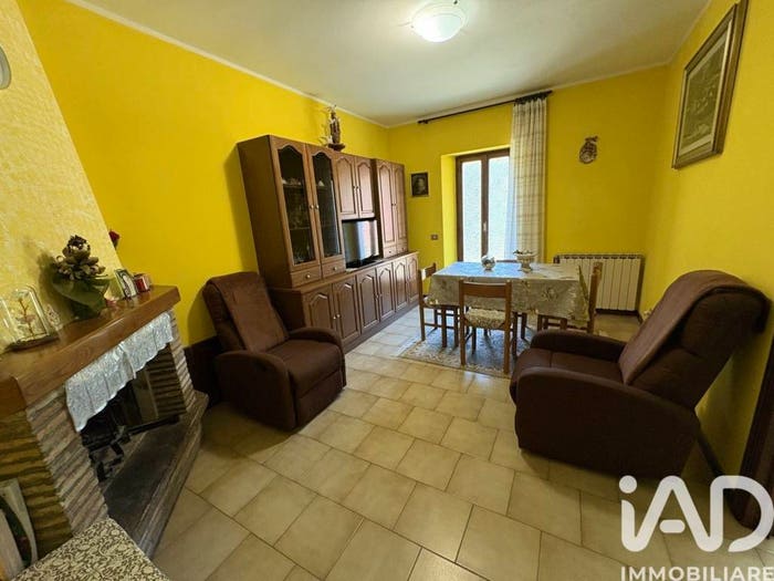 Casa con 6 locali in vendita in Via Borgo Mazzini, Apecchio