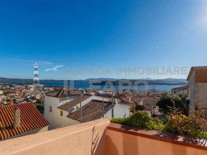 Casa con 5 locali in vendita in Via Suor Gotteland, La Maddalena