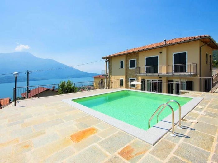 Appartamento trilocale in vendita in Via Giuseppe Garibaldi, Centro, Domaso