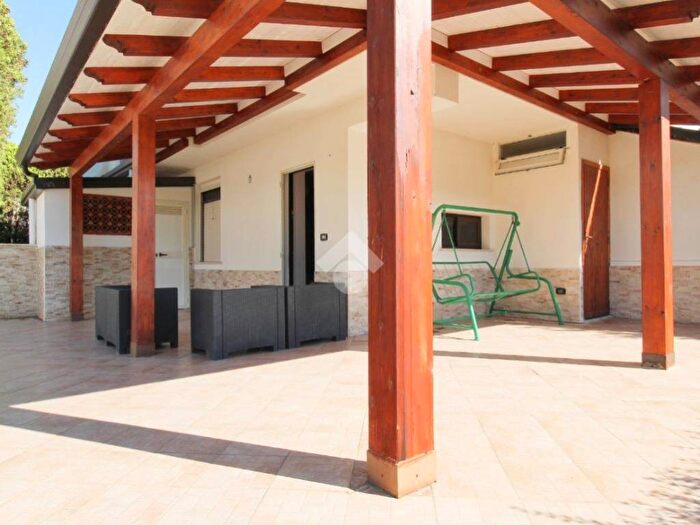 Casa bilocale in vendita in Villaggio Bougain, Villaggio Carrao, Cropani