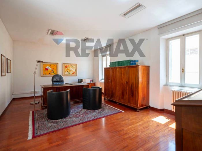 Appartamento con 6 locali in vendita in Via San Martino, Centro Storico, Jesi