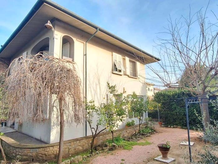 Casa con 6 locali in vendita in Cecina Centro, Cecina
