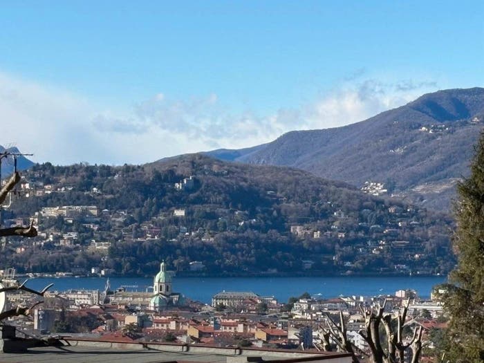 Appartamento quadrilocale in vendita in Via Monte Verde, Lora, Como