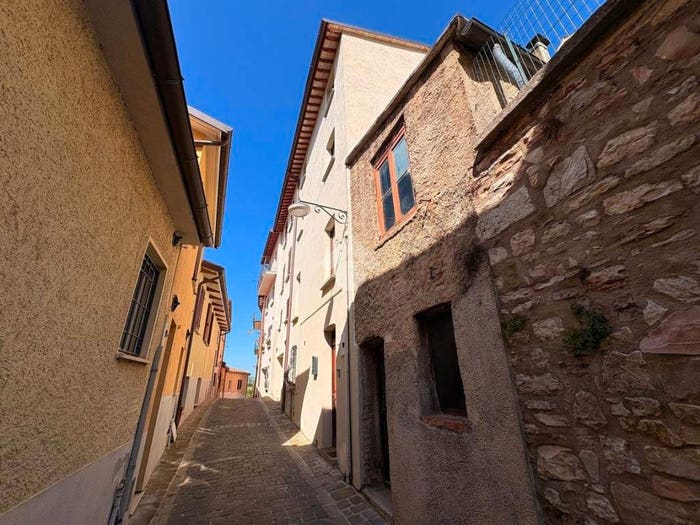 Casa trilocale in vendita in VIA FRATELLI TROMBA, Centro, Gualdo Tadino
