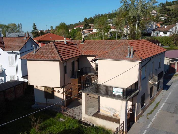Casa con 6 locali in vendita in Via Aprile, Centro, Alba