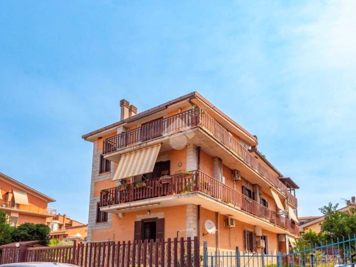 Appartamento con 5 locali in vendita in Via Caltavuturo, Borghesiana, Roma