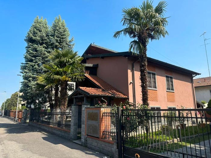 Casa con 6 locali in vendita in Via Camillo Benso di Cavour, Centro, Locate di Triulzi