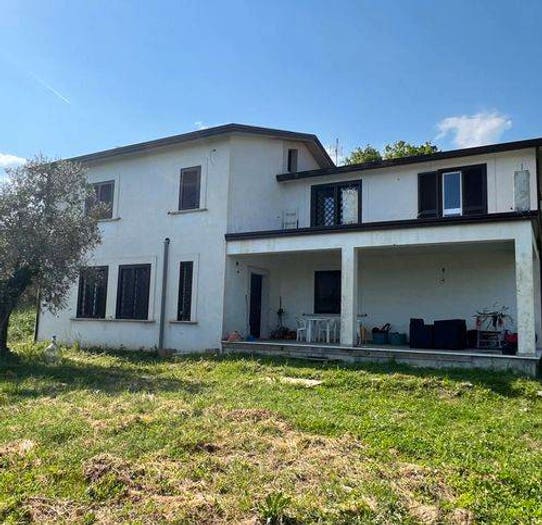 Casa con 6 locali in vendita in Via Mascioni, Castel Campagnano