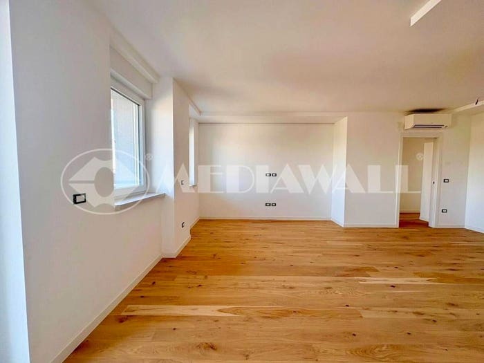 Appartamento con 6 locali in vendita in Via Guglielmo Oberdan, Centro Storico, Pordenone