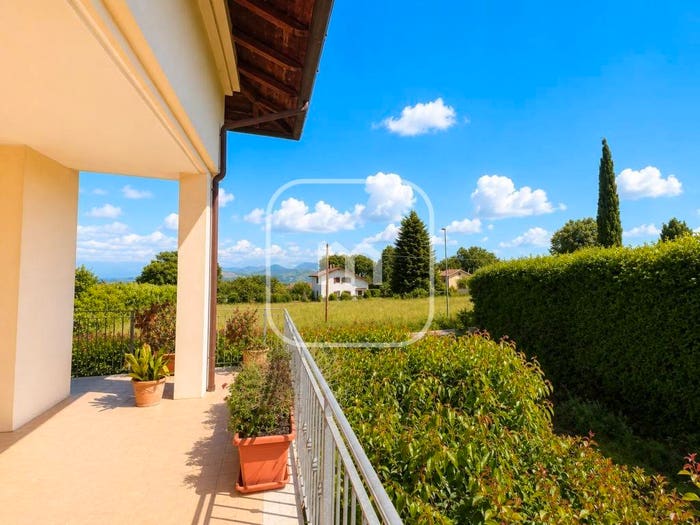 Appartamento con 5 locali in vendita in Via Vecchia, Artena