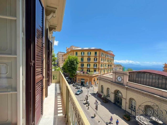 Appartamento con 5 locali in vendita in Via Domenico Cimarosa, Vomero, Napoli