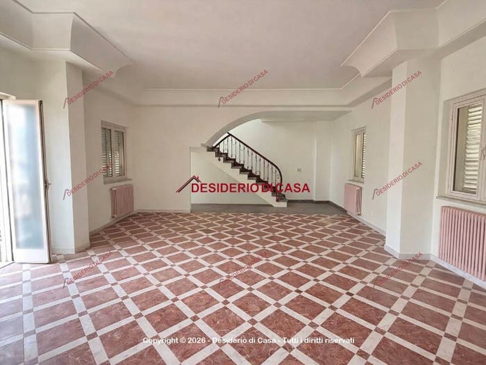 Casa con 6 locali in vendita in Via Collegio, Pettineo