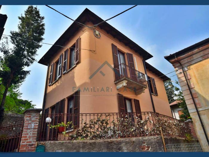 Casa trilocale in vendita in Via Roma, Mercallo
