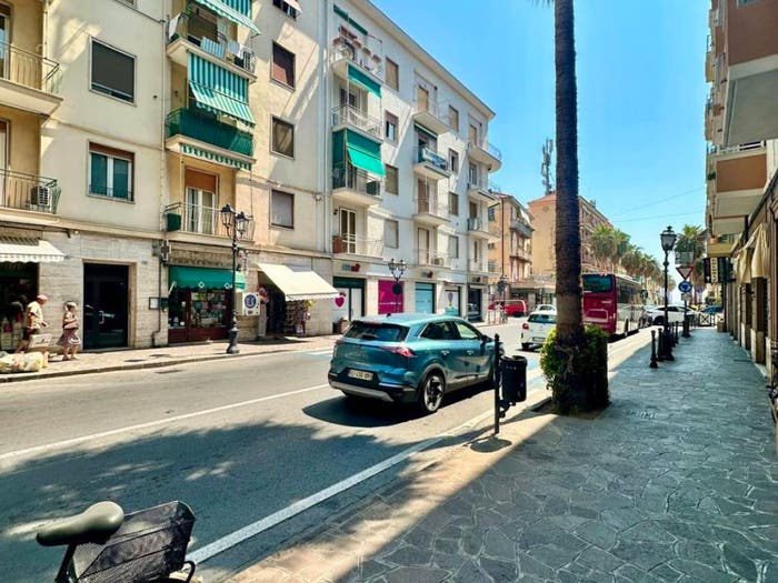 Appartamento trilocale in vendita in Via Roma Borgo Barusso, Alassio