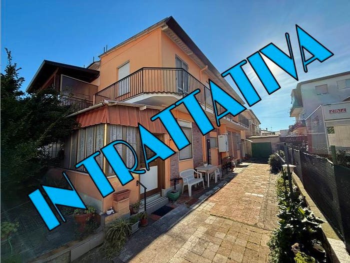 Casa con 5 locali in vendita in Via dei Larici, Semicentro, Aprilia