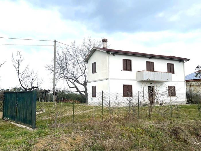 Casa quadrilocale in vendita in Cappuccini, Catignano