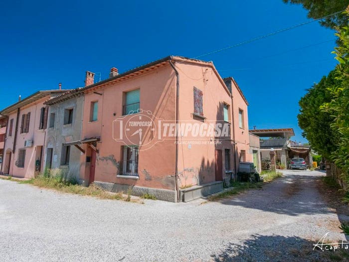Casa quadrilocale in vendita in Via Santa Croce, Santa Maria Nuova, Bertinoro