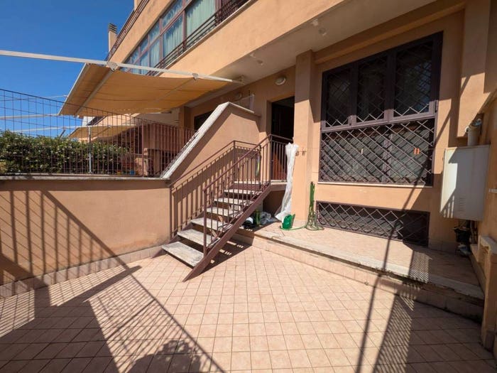 Appartamento trilocale in vendita in Via Giarre, Borghesiana, Roma