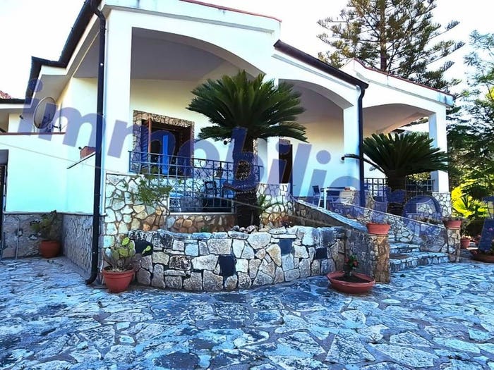 Casa con 6 locali in vendita in Via degli Oleandri, Castellammare del Golfo