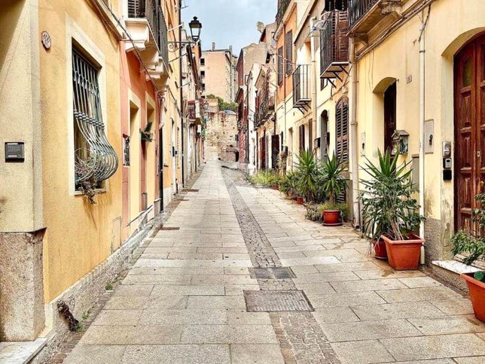 Appartamento trilocale in vendita in Via Santa Restituta, Ospedale, Cagliari