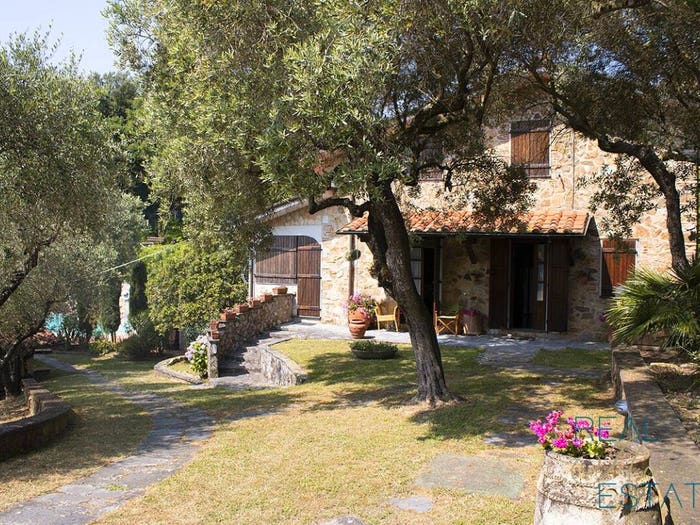Casa con 6 locali in vendita in GIOVANNI ANTONELLI, Camaiore Paese, Camaiore