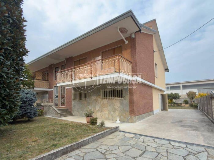 Casa con 6 locali in vendita in Via Nazionale A, Cambiano