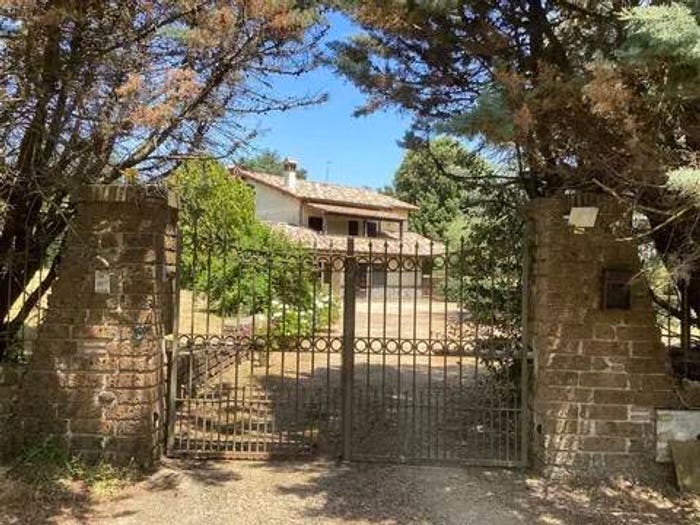 Casa con 6 locali in vendita in Strada Comunale Oriolese, Bassano Romano