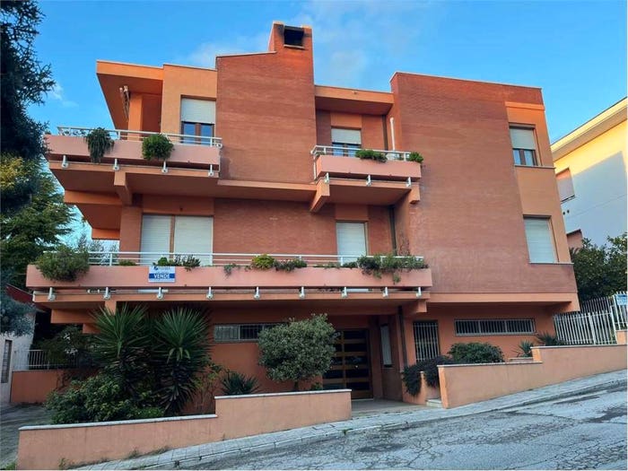 Appartamento con 6 locali in vendita in Via Gentiloni, Borgo Rodi, Ancona