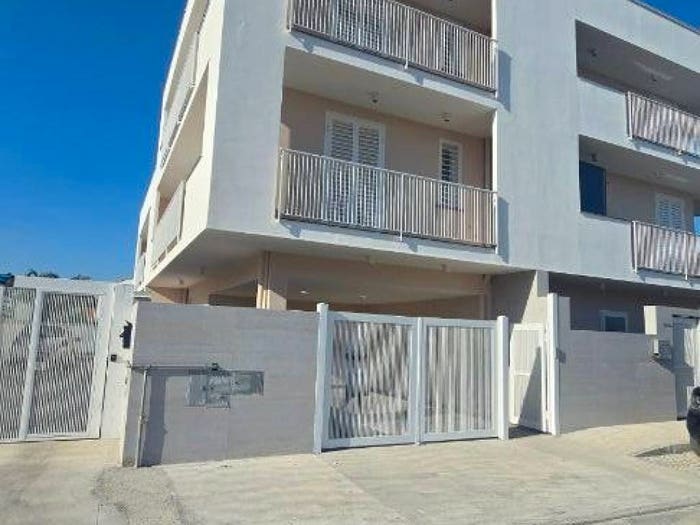 Casa trilocale in vendita in Via Madre Teresa di Calcutta, Parete