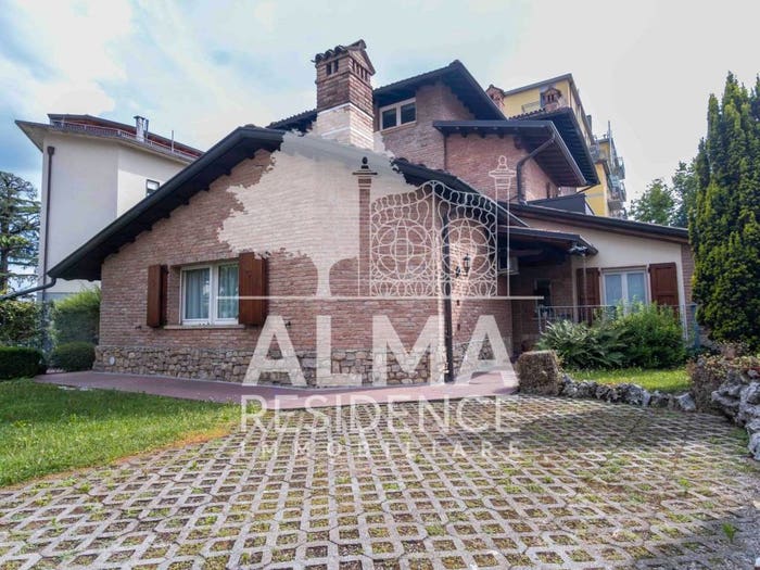 Casa trilocale in vendita in Via Fratelli Bronzetti, Cimitero, Bergamo