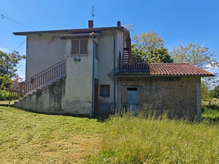 Casa trilocale in vendita in Strada Provinciale Torre Alfina, Acquapendente