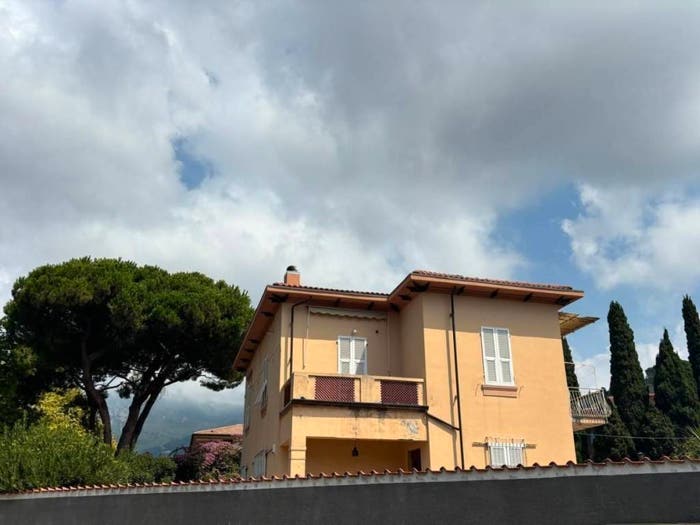 Casa con 6 locali in vendita in Viale Roma, Centro, Massa