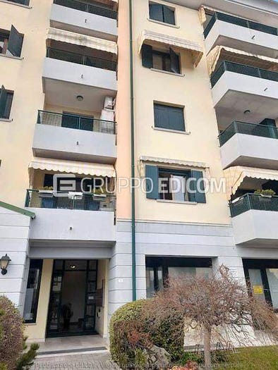 Appartamento con 6 locali in vendita in Via Vallada, Centro, Porcia
