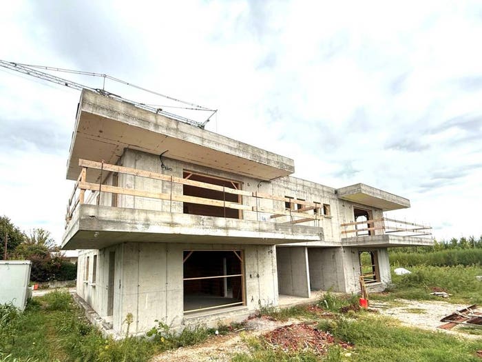 Appartamento quadrilocale in vendita in Via Castellana, Loria