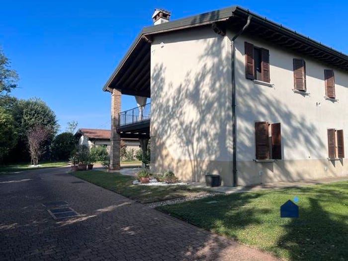 Casa quadrilocale in vendita in Viale della Rimembranza, Centro, Castenedolo