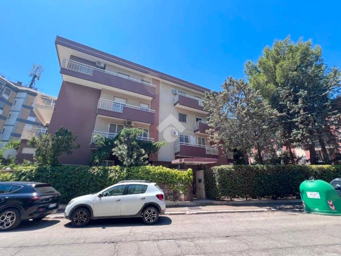 Appartamento con 6 locali in vendita in Via Luigi Sbano, Vigili del Fuoco, Foggia