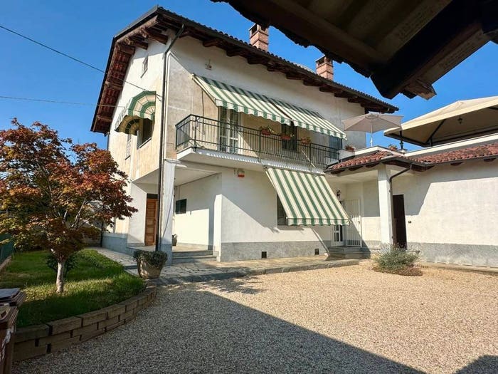 Casa con 6 locali in vendita in Via Ricciardo, Centro, Ceresole Alba
