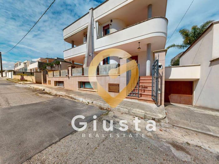 Casa trilocale in vendita in Via Monte Cervino, Torre Santa Sabina, Carovigno
