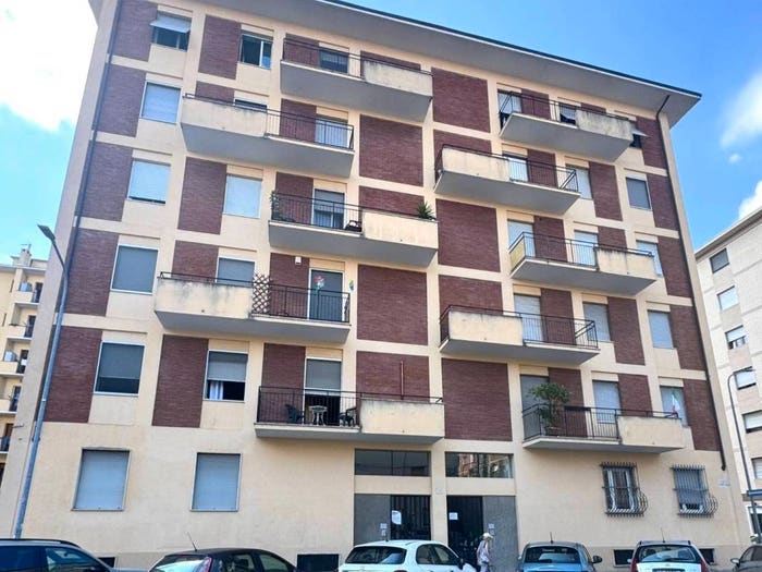 Appartamento quadrilocale in vendita in Via Montegrappa, Piazza Genova, Alessandria
