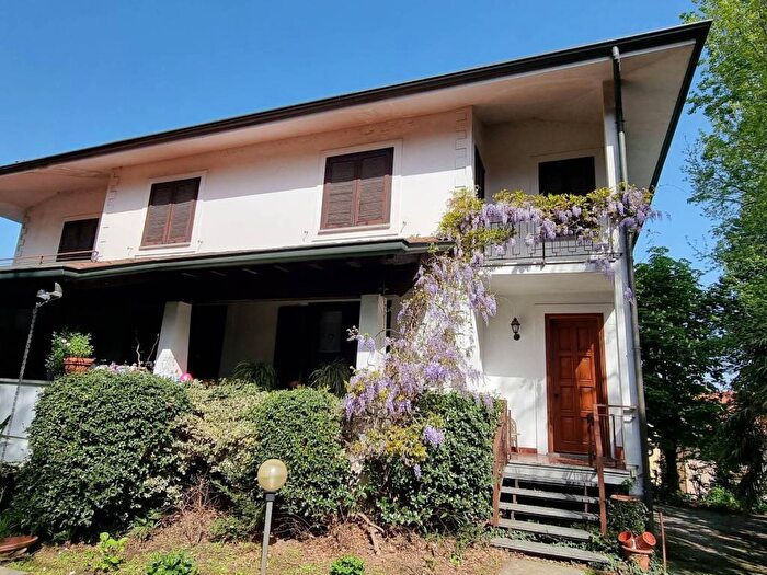 Casa con 5 locali in vendita in Monticello, Monticello Brianza