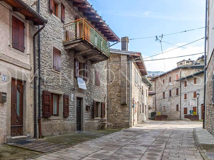 Casa con 5 locali in vendita in Via della Croce, Centro, Riolunato