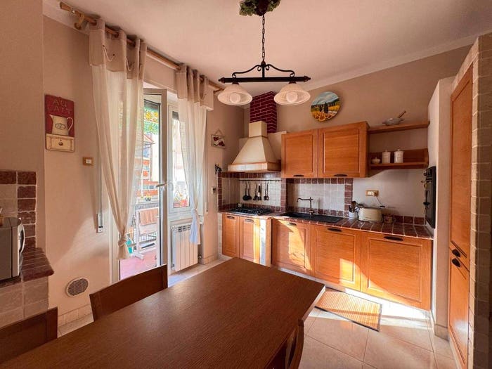 Appartamento con 6 locali in vendita in Via Pierino Negrotto Cambiaso, Rivarolo, Genova